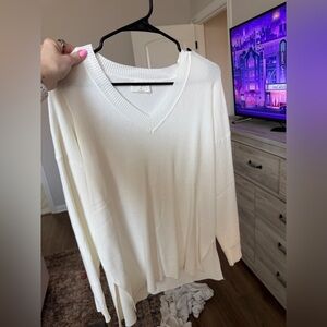Elegant White V-Neck Sweater